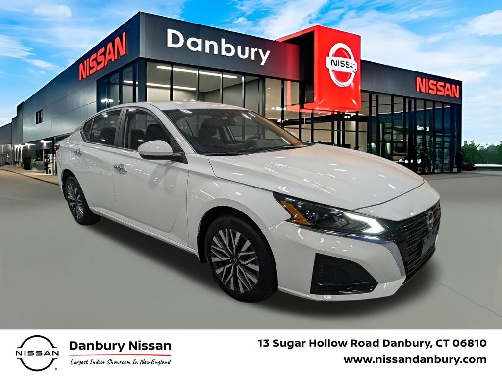 2023 Nissan Altima 2.5 SV in Pearl White Tricoat — front three-quarter view